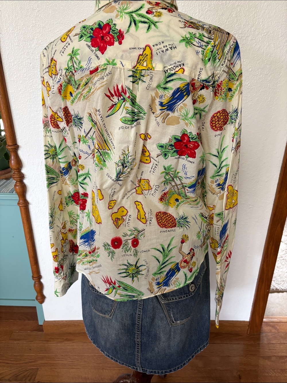 J. Crew Hawaii printed shirt. Tie front long sleeve . Size Large - Picture 3 of 5